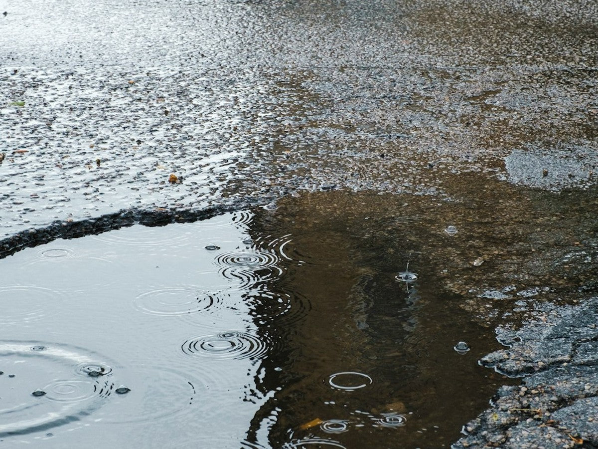 Permeable gravel stabilisation grid driveway managing surface water runoff in a UK residential garden